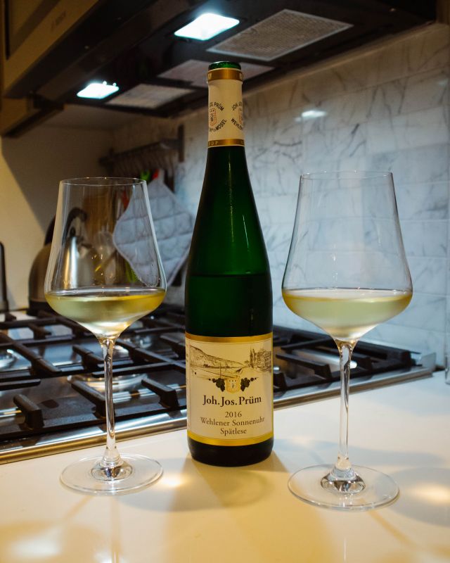 Joh. Jos. Prüm Wehlener Sonnenuhr Spätlese with glasses